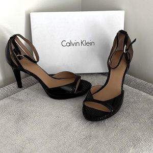 CALVIN KLEIN Black Patent Leather Snake open toe size 10M!